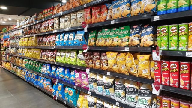 chip aisle in a grocery store