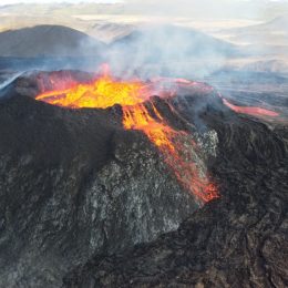 mauna loa volcano erupting