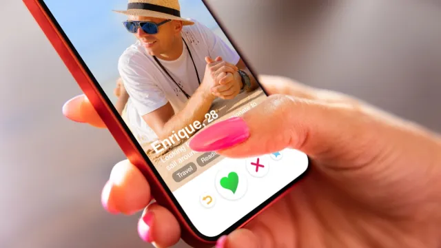 woman swiping through the Tinder app on her phone