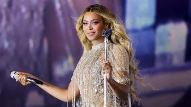 Beyonce performing in 2023
