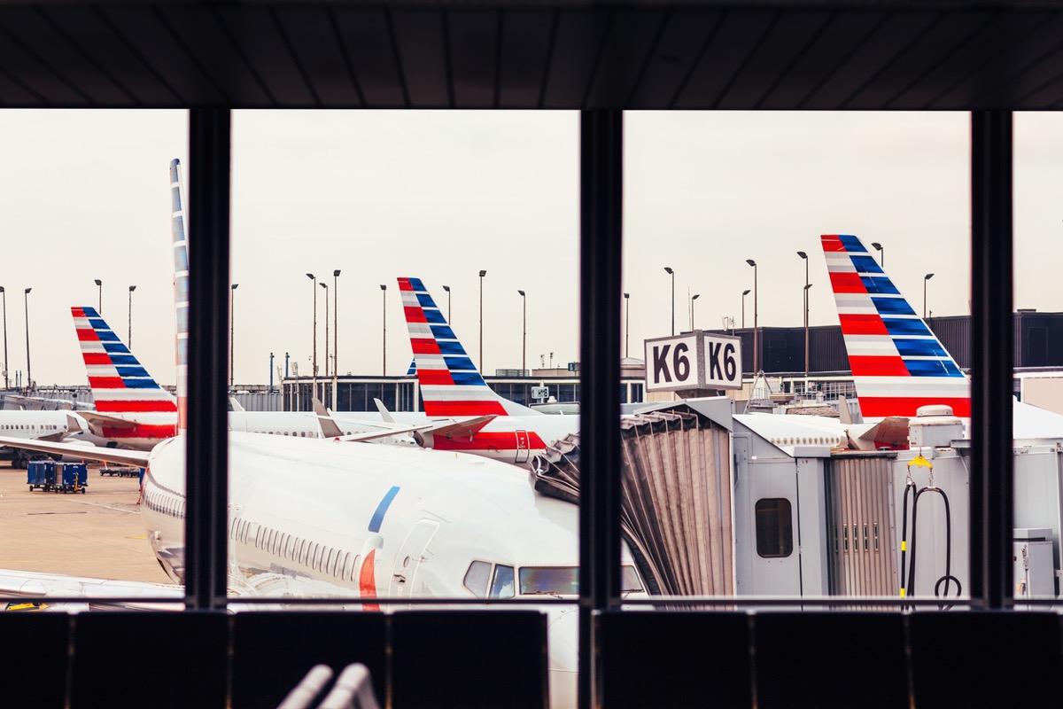 american airlines planes at the gate