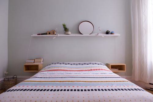 small bedroom ideas - bed with floating shelf above it