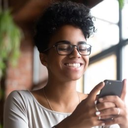 woman happy to receive a good morning text