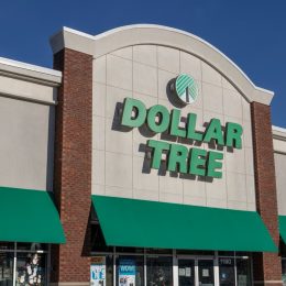 Dollar Tree Outside Storefront