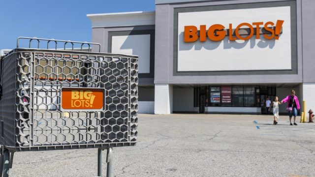 Kokomo - Circa August 2017: Big Lots Retail Discount Location. Big Lots is a Discount Chain Selling Food, Furniture and Housewares