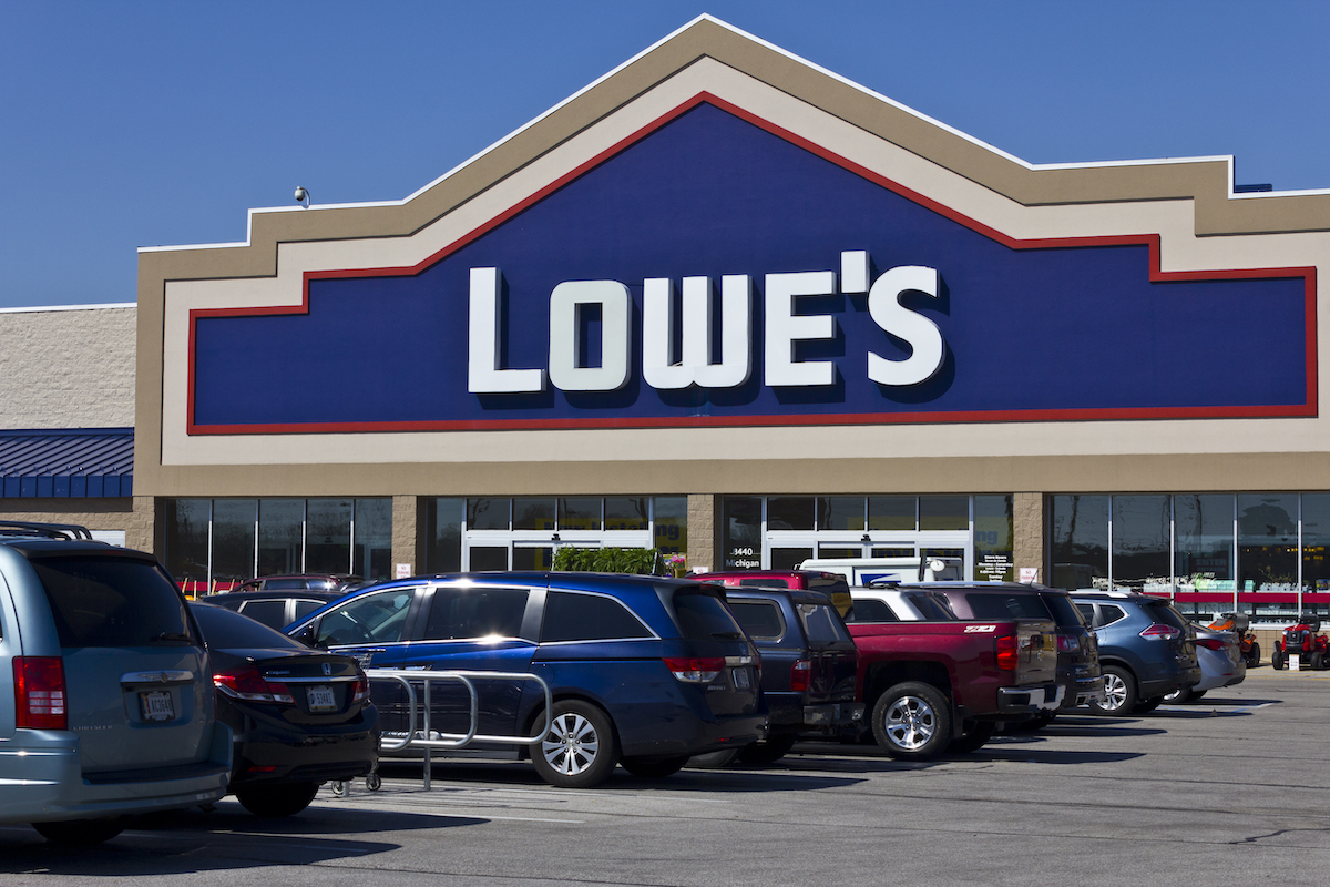 A Lowe's store with cars parked in the parking lot out front