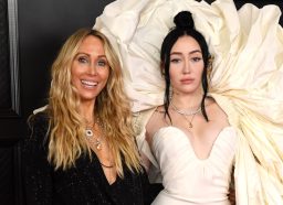 tish cyrus and noah cyrus on the red carpet at the grammys