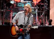 toby keith performing