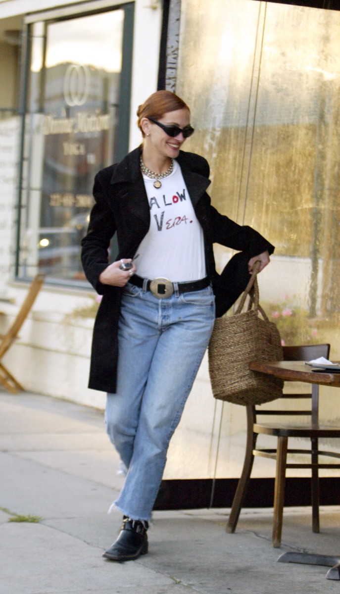 Julia Roberts wearing A Low Vera shirt in 2002