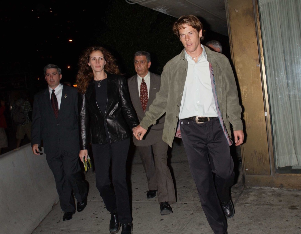 Julia Roberts and Danny Moder in 2002