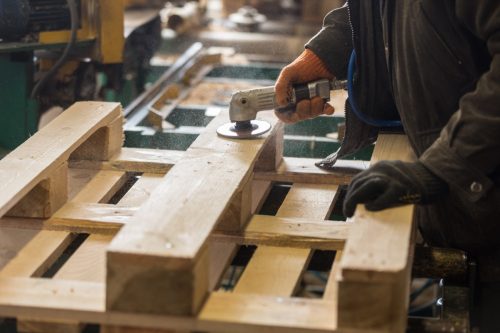 Polishing of wooden pallet on a production line