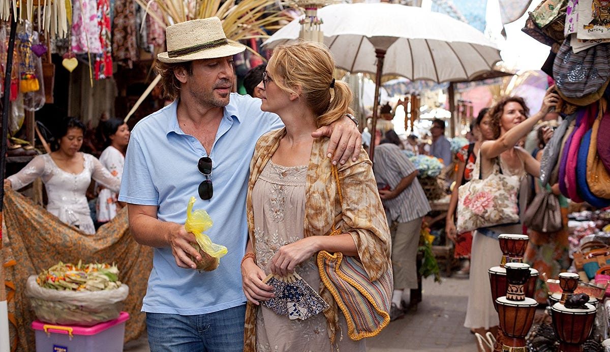 Benicio del Toro and Julia Roberts in Eat Pray Love