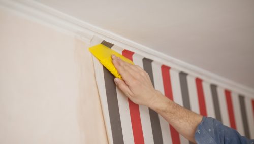 putting striped wallpaper up