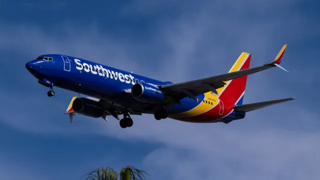 Southwest Airlines Boeing 737-800 N8548P on final for 26L at Harry Reid International Airport