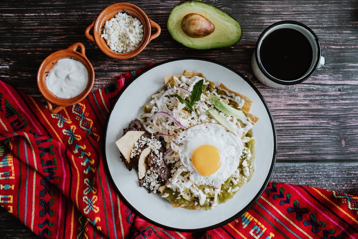 Chilaquiles with fried egg, chicken and spicy green sauce 