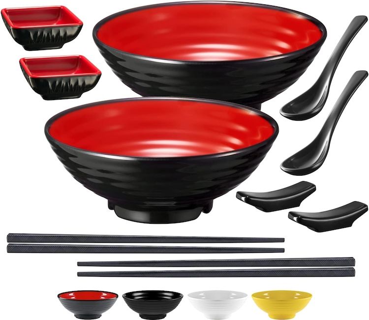 A ramen and pho soup bowl set