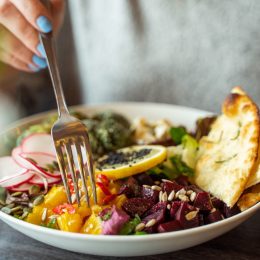 eating healthy lunch