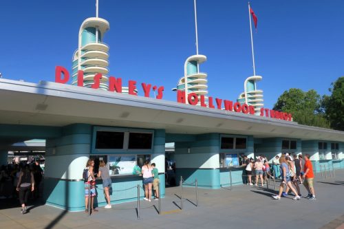 entrance to disneys hollywood studios