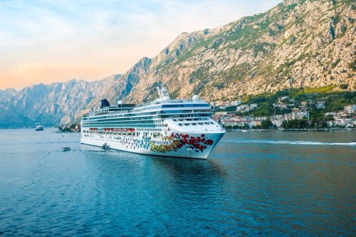 norwegian cruise lines ship in montenegro