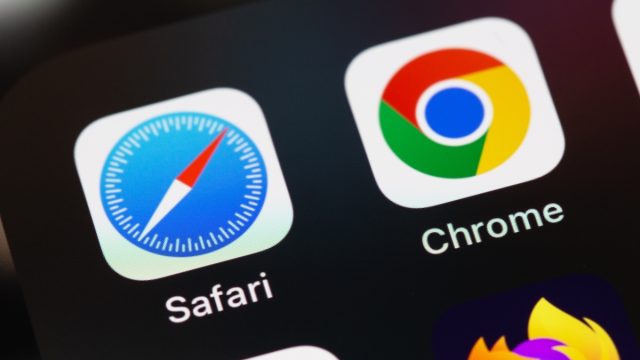 Safari and Chrome app logos on an iPhone