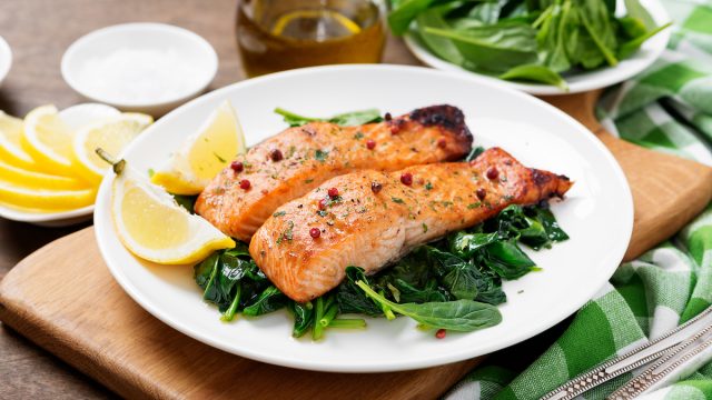 Salmon fillet with spinach