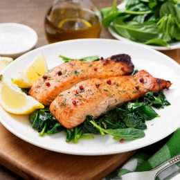 Salmon fillet with spinach