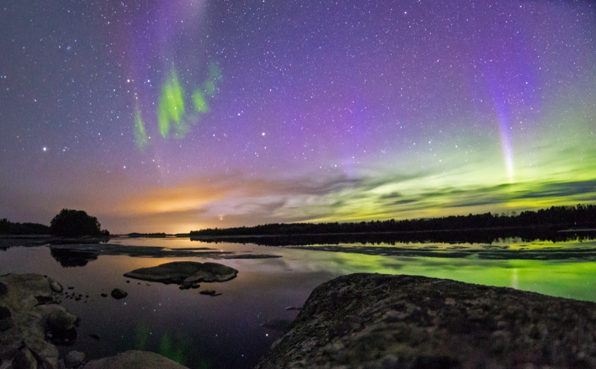 northern lights over voyageurs national park in minnesota