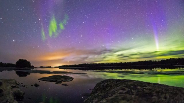 northern lights over voyageurs national park in minnesota