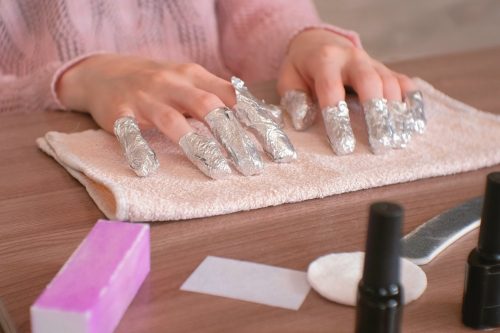 removing gel nail polish