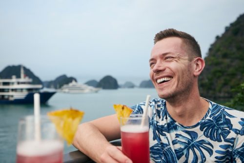 couple drinking cocktails on a cruise ship