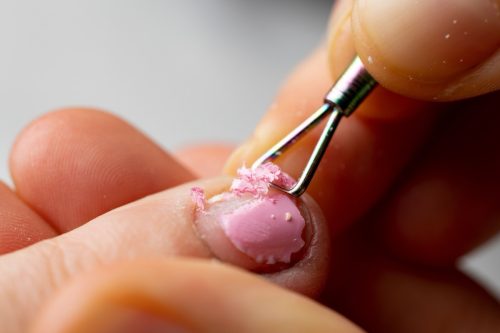removing gel nail polish