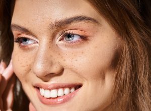 7 Ways to Get Fake Freckles, Makeup Experts Say
