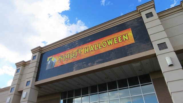 spirit halloween store