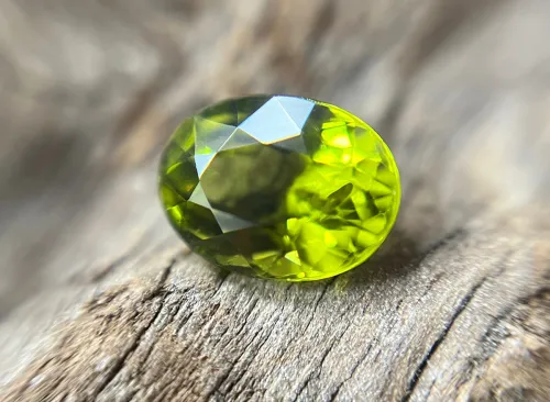 Peridot gemstone 