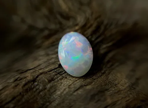 Opal gemstone 