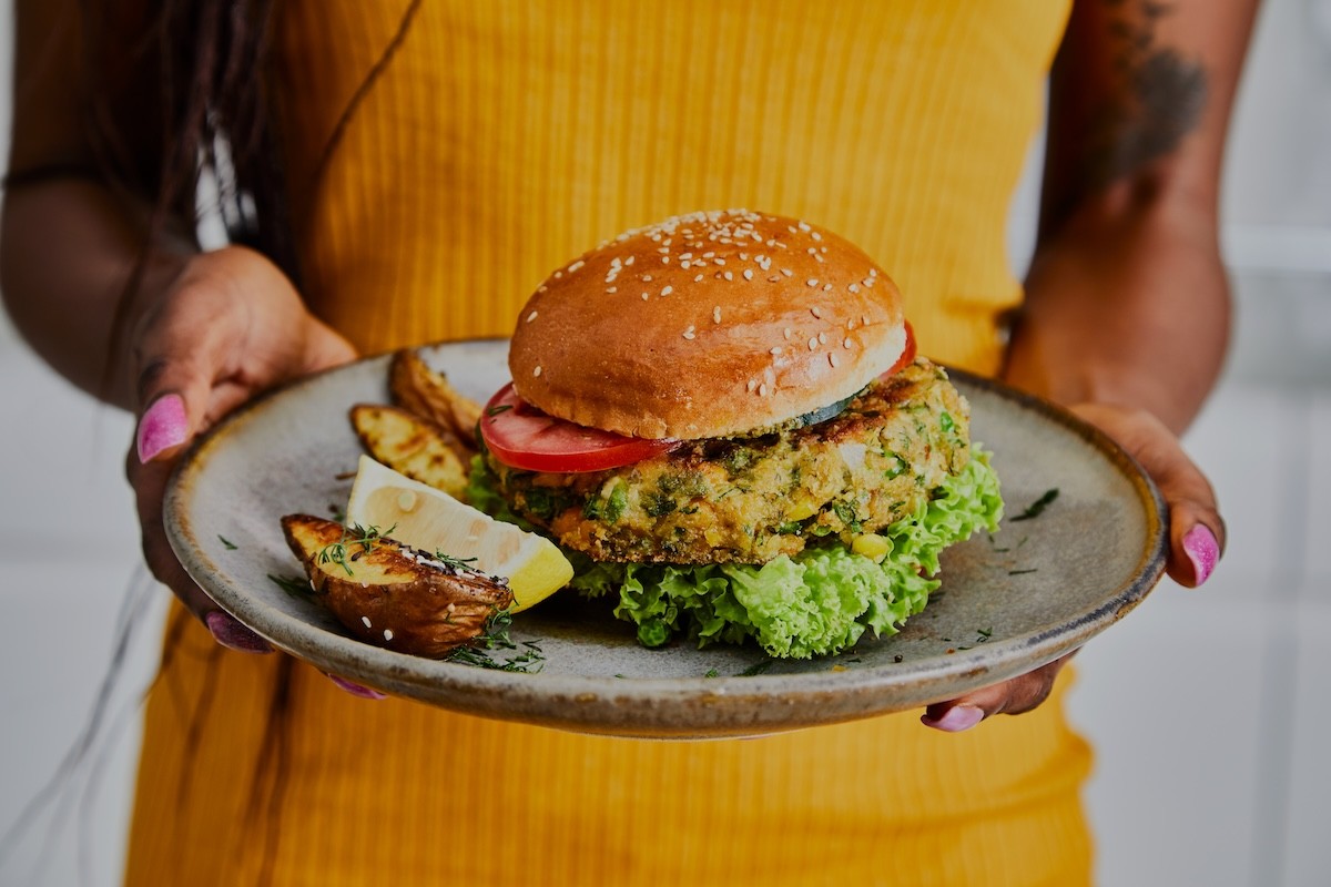 This Plan For Losing Weight Outshines the Mediterranean Diet, Says Science