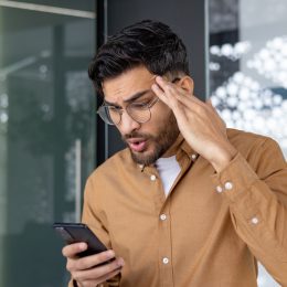 If You Have an iPhone, Avoid Typing These 4 Characters, Experts Warn