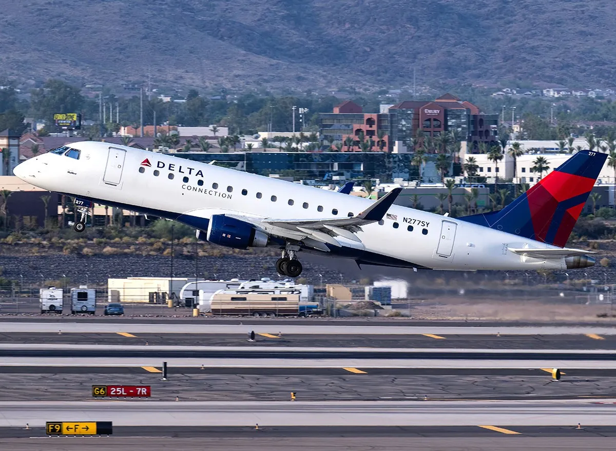 A Delta jet takes off from Phoenix Sky Harbor International