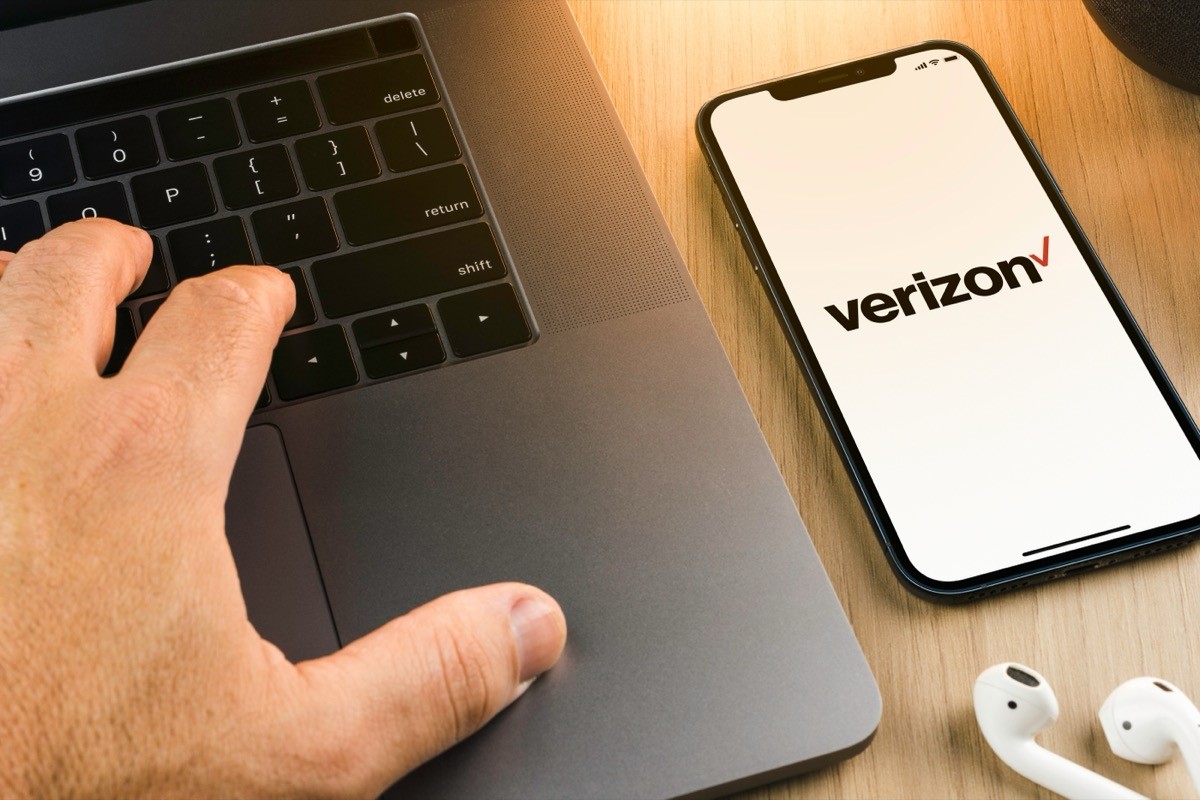 Customers Slam "Greedy" Verizon for Slashing Autopay Discount by 50%