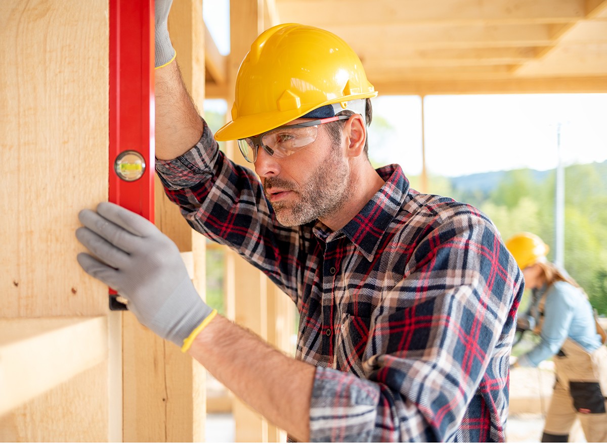 House construction and contractor working