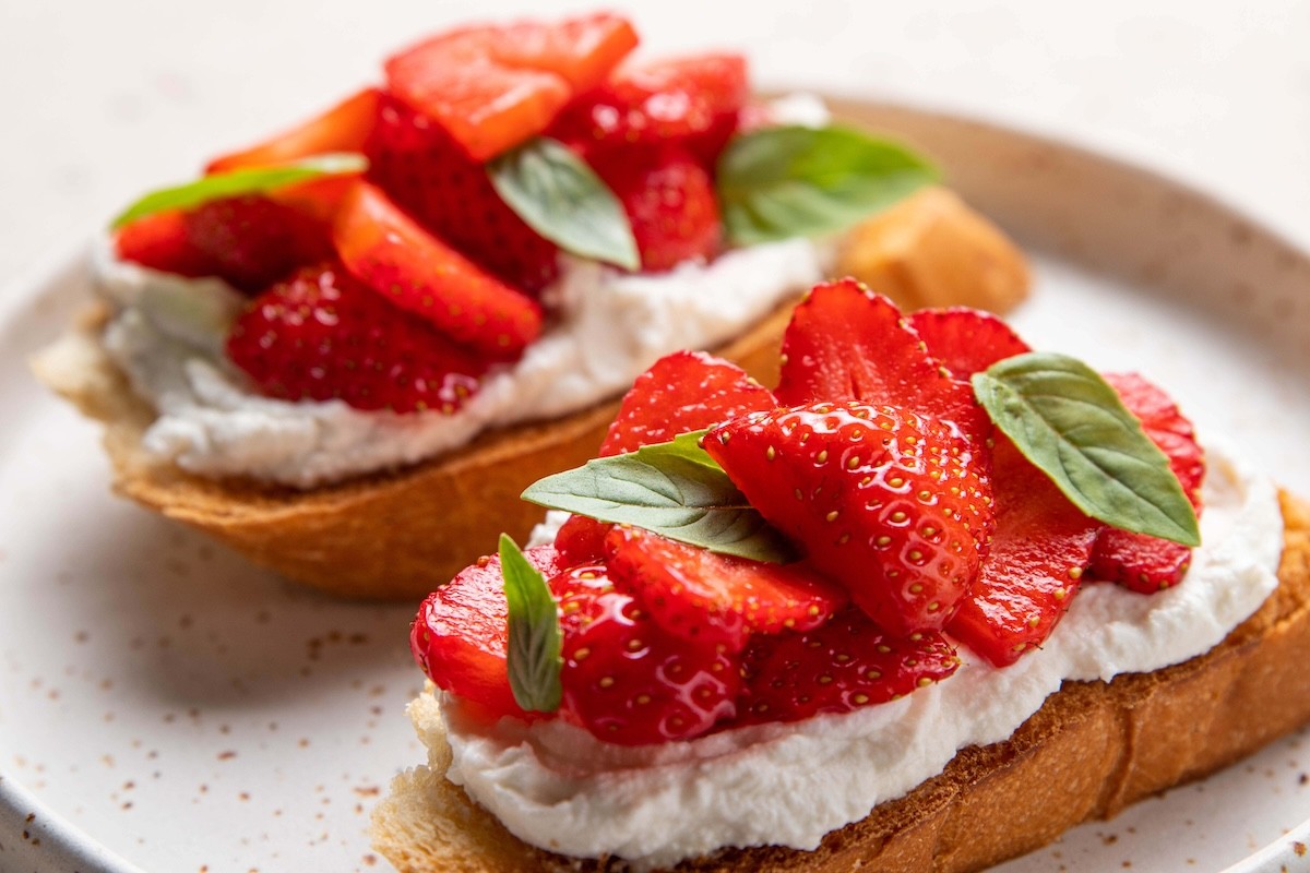 ricotta toast with strawberries