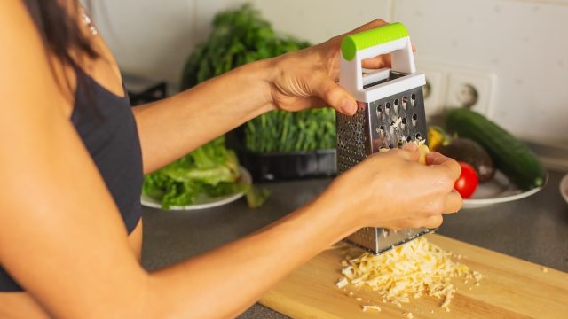 4 Best Cheeses to Eat If You're Trying to Lose Weight, Doctor Says