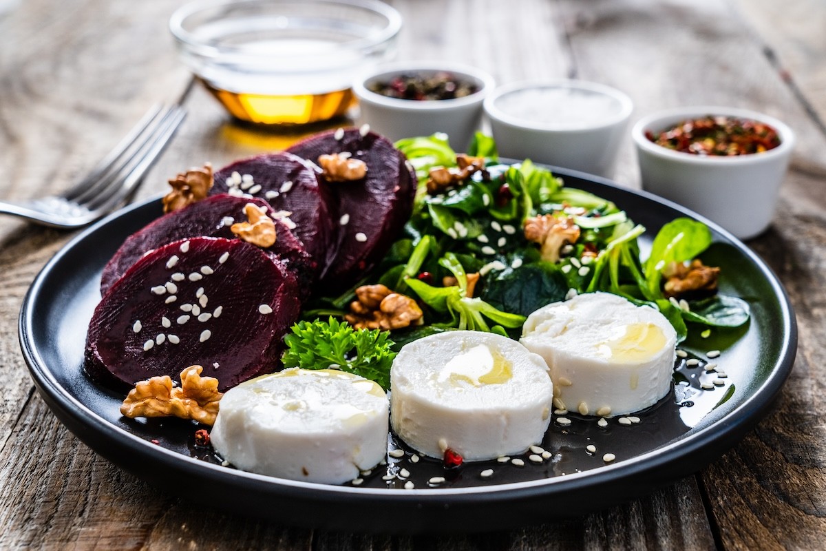 beet and goat cheese salad