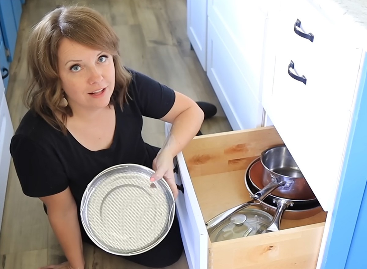 YouTuber Dawn (aka The Minimal Mom)