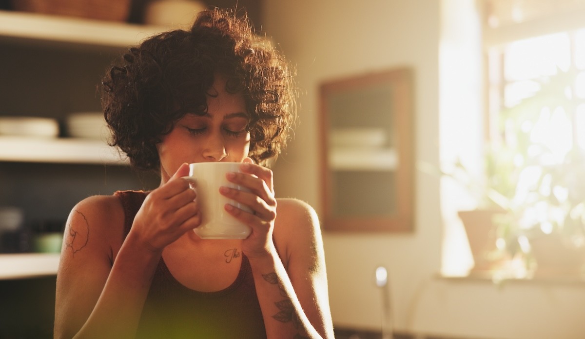 6 Best Drinks That Won't Make You Bloated, Gastroenterologist Says