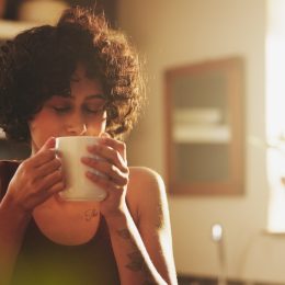 6 Best Drinks That Won't Make You Bloated, Gastroenterologist Says