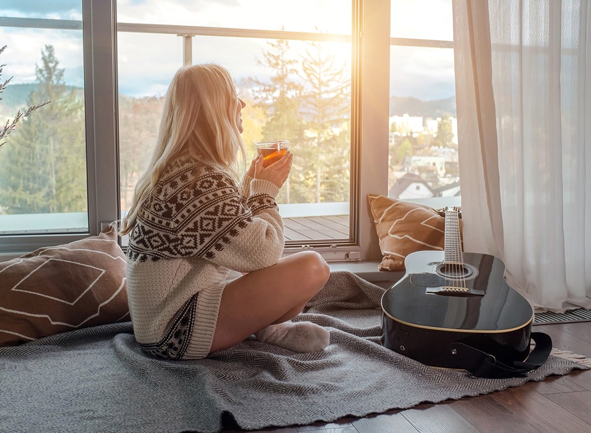 The Best Budget-Friendly Ways to Make Your Home Feel Cozy This Winter