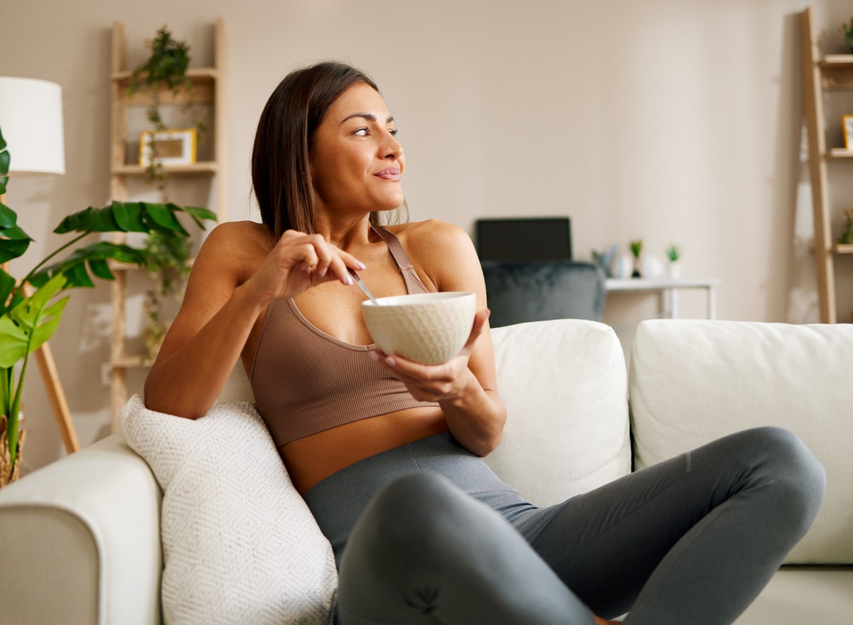 Nutritionists Reveal the No. 1 Snack to Keep You Full for Hours