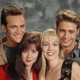 5 Iconic TV Shows From the '90s You Need to Rewatch Now