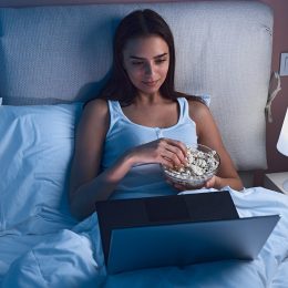 Nutritionists Reveal the Best Snacks to Satisfy Late-Night Cravings Without Sabotaging Sleep